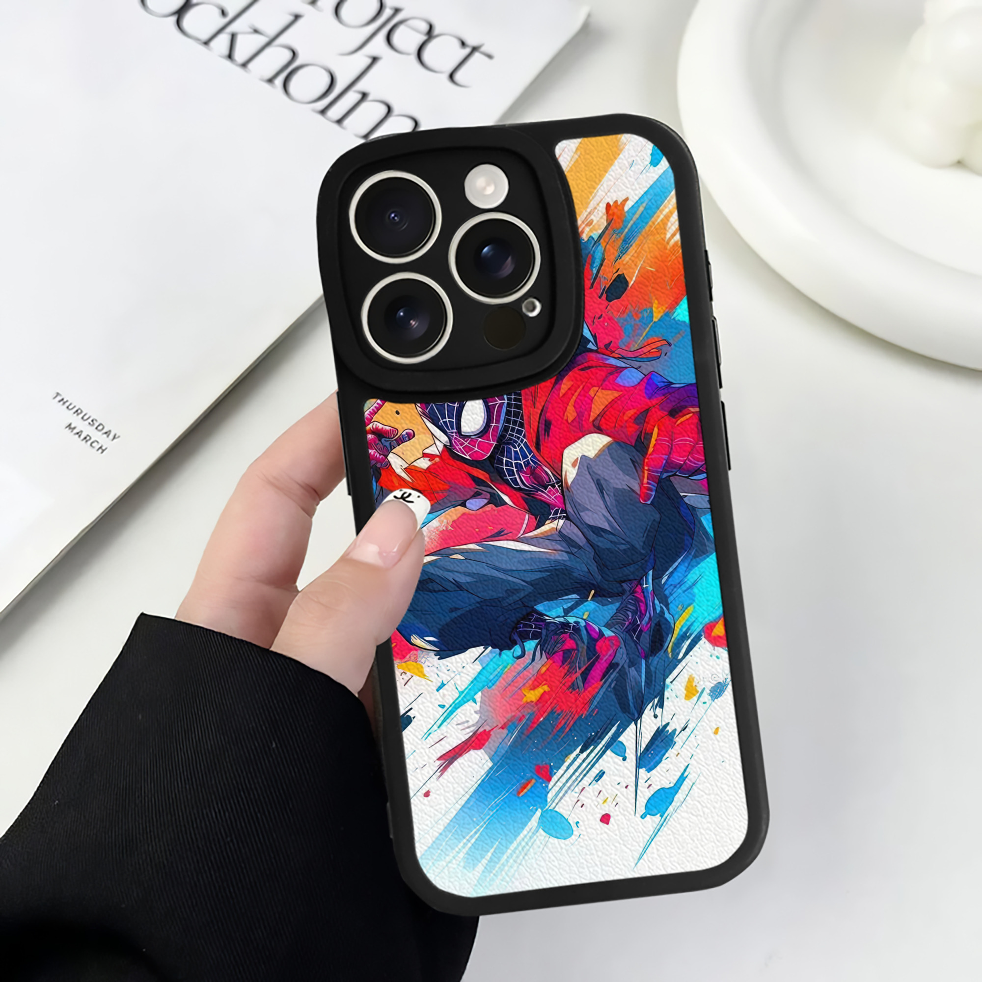 （画像用） Spider Man スパイダーマン 【iPhone 16シリーズ対応】シリコンスマホケース（レザー調） 材質：シリコン